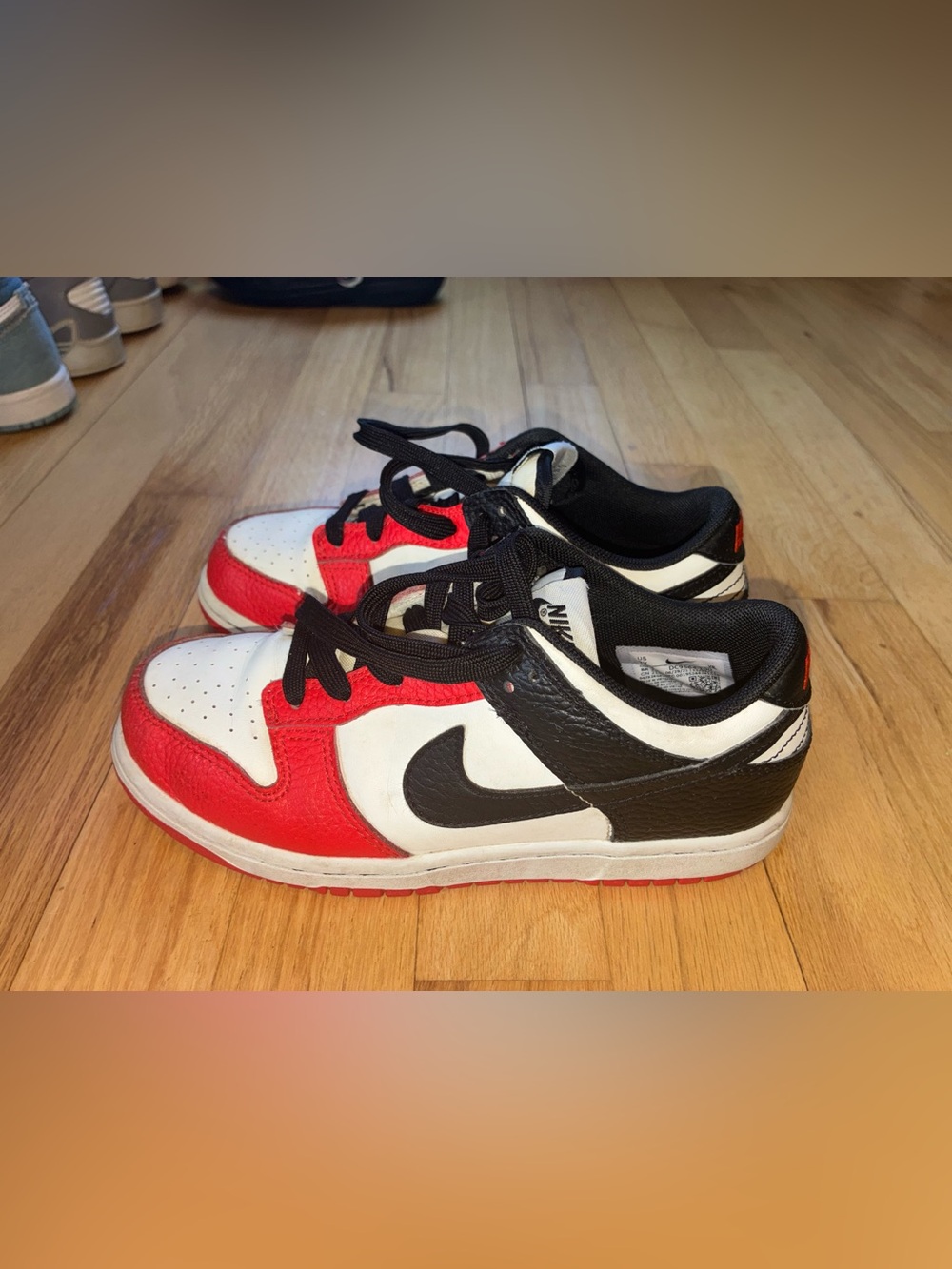 Nike Kids Low-Top Sneakers in Red, Black & White